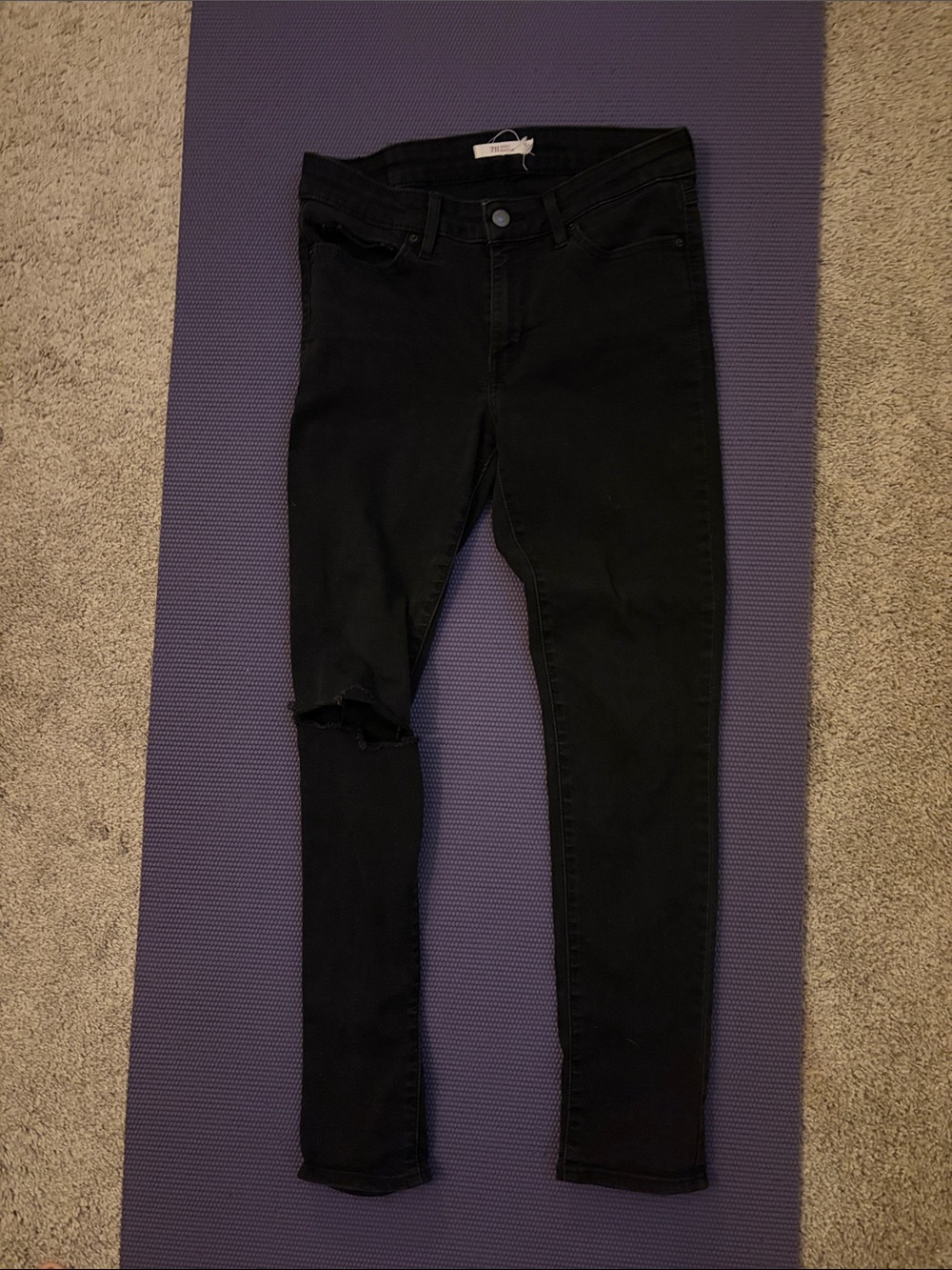 Levi’s 711 Women’s Size 29 Ripped Black Skinny Jeans low mid rise